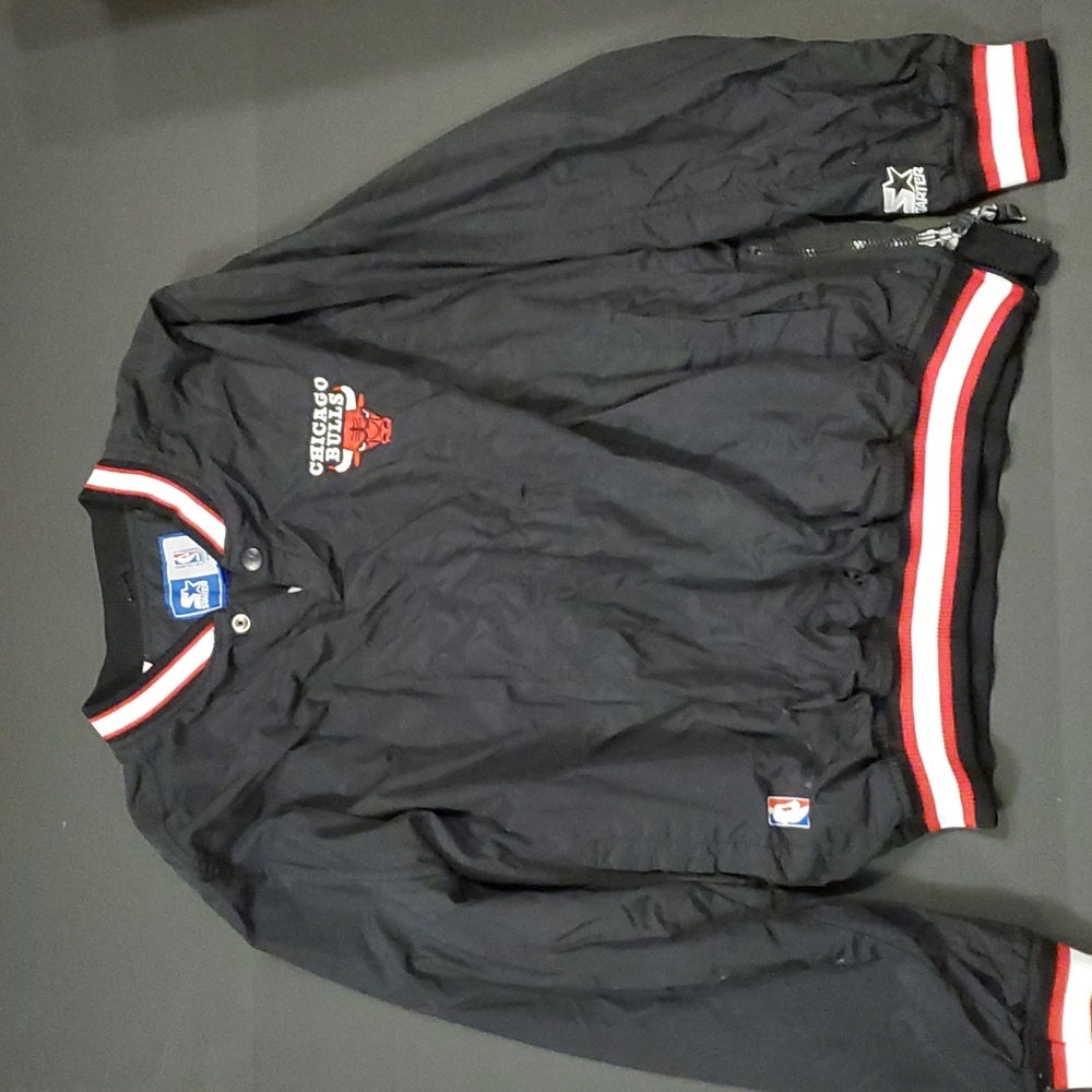 Vintage Starter Chicago Bulls nylon pullover jacket with side zipper
